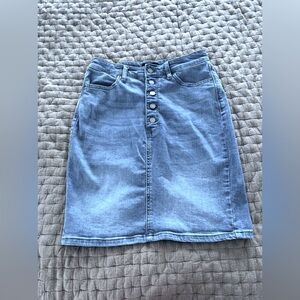 BANANA REPUBLIC Light Blue Jean skirt button front. Like new condition